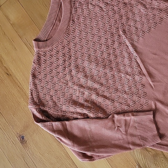 New size large sweater - Picture 2 of 5